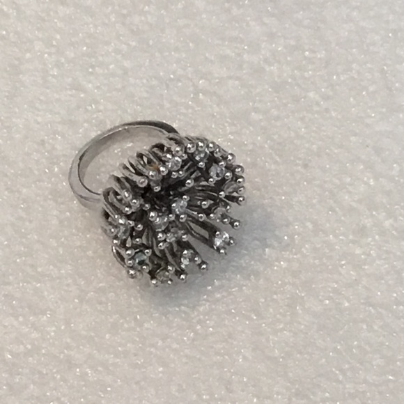 Vintage silver tone ring w/ lots of rhinestones - Picture 6 of 7